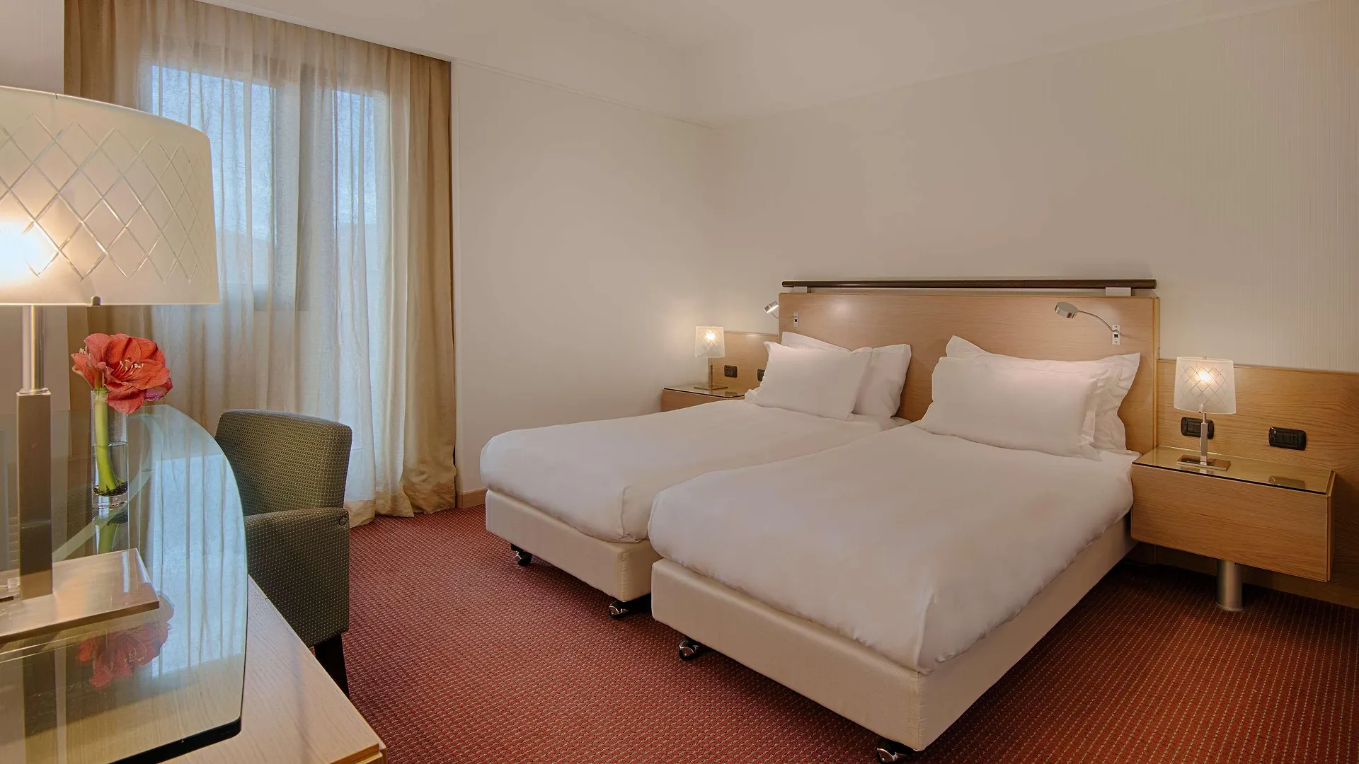 Nh Catania Centro Hotel 4*,